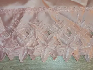 Juego de sábanas satén rosa con encaje