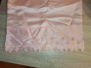 Juego de sábanas satén rosa con encaje