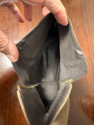 Botines de piel beige y marrón con cremallera