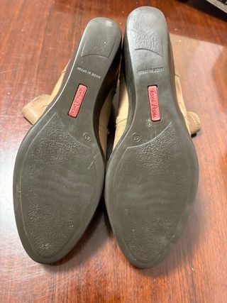 Botines de piel beige y marrón con cremallera