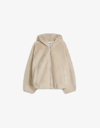 Cazadora XS Bershka pelo efecto capucha nueva