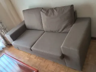 Sofá gris de tela