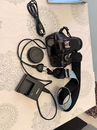 Cámara Canon EOS 1300D Negra