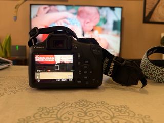 Cámara Canon EOS 1300D Negra