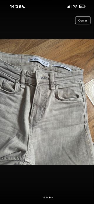 Pantalón Bershka gris acampanado