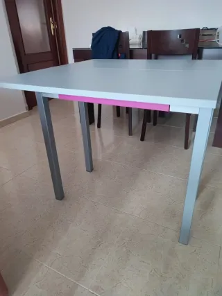 Mesa cocina plegable + 2 taburetes.