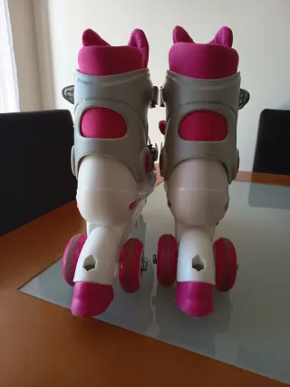 Patins em linha rosa e cinza