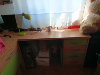 Dormitorio juvenil completo, con gran capacidad