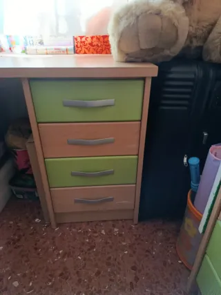 Dormitorio juvenil completo, con gran capacidad