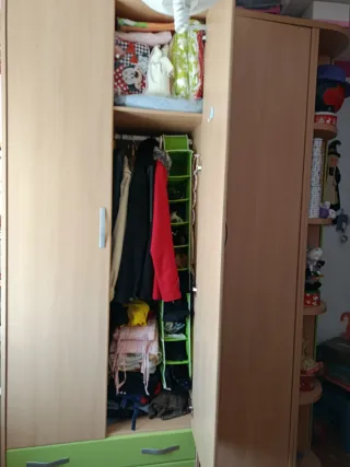 Dormitorio juvenil completo, con gran capacidad