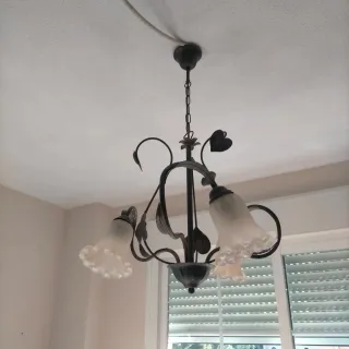 Lámpara de techo, de hierro y cristal