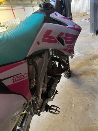 Moto de Cross Blanca y Rosa
