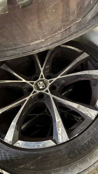 Llantas con neumáticos