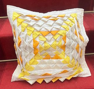 Almofada Patchwork Tecido Cetim Amarelo Branco