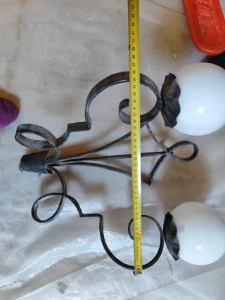 Aplique de forja con dos tulipas