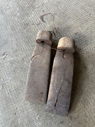 Pareja de Objetos Antiguos de Madera – Arte Popula