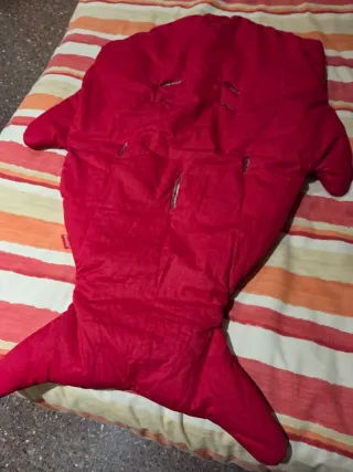 Saco de bebé rojo