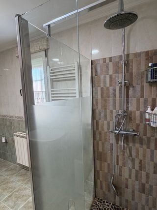 Mampara de ducha abatible de cristal templado