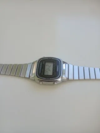 Reloj Casio LA670W Mujer