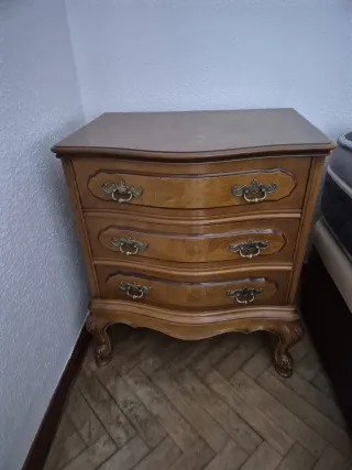 Cómoda de madera con espejo + 2 mesitas de noche