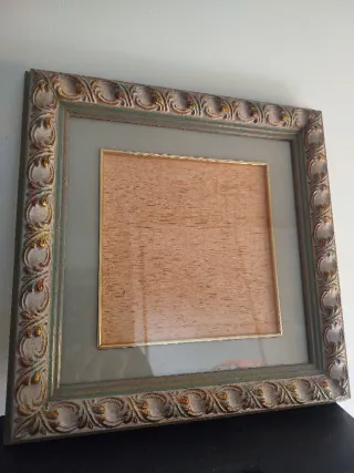 Marco de madera tallado dorado y verde azulado