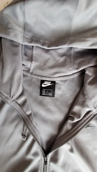 Chaqueta deportiva Nike gris hombre