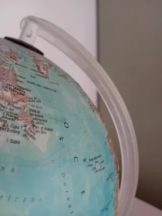 Mappamondo luminoso.