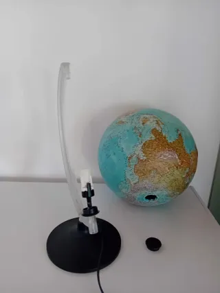 Mappamondo luminoso.