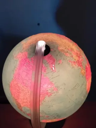 Mappamondo luminoso.