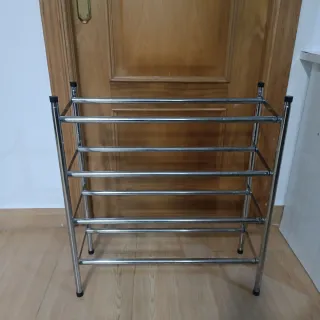 Zapatero extensible metal plateado 4 niveles.