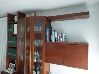 Mueble de comedor madera y cristal