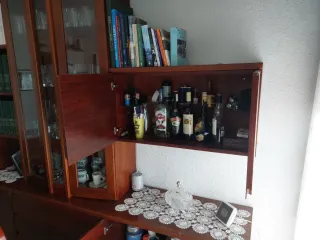 Mueble de comedor madera y cristal