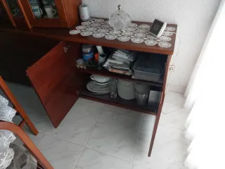 Mueble de comedor madera y cristal