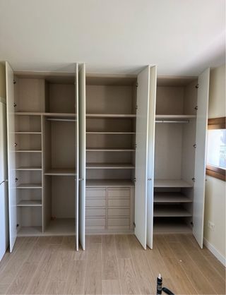 Montaje de puertas, tarimas y armarios