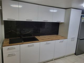 Montaje de puertas, tarimas y armarios