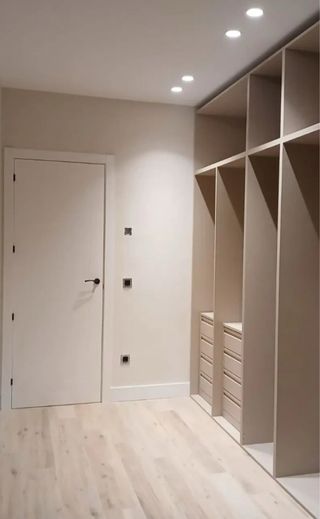 Montaje de puertas, tarimas y armarios