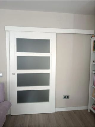 Montaje de puertas, tarimas y armarios