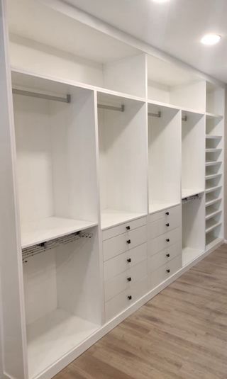 Montaje de puertas, tarimas y armarios