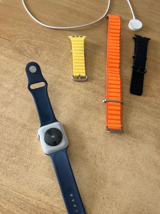 Apple Watch SE + 4 correas + cargador