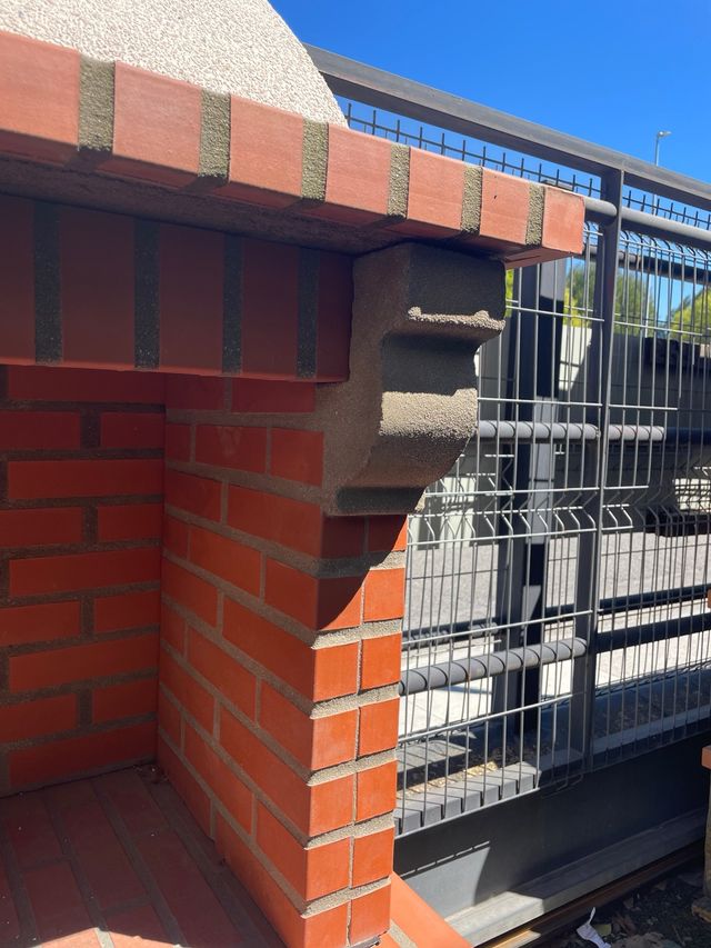 Barbacoa de hormigón y ladrillo