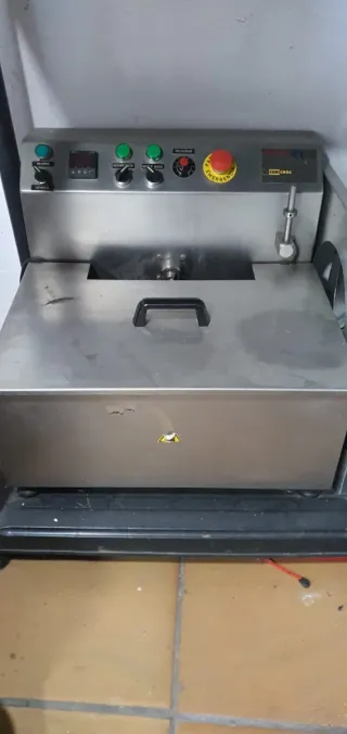 Templadora Moldeadora CEMICHOC JUNIOR 2000