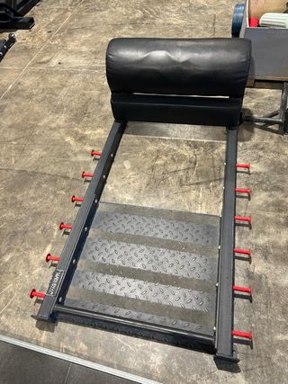 Máquina Hip Thrust Barra