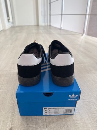 Adidas Spezial Negras y Blancas