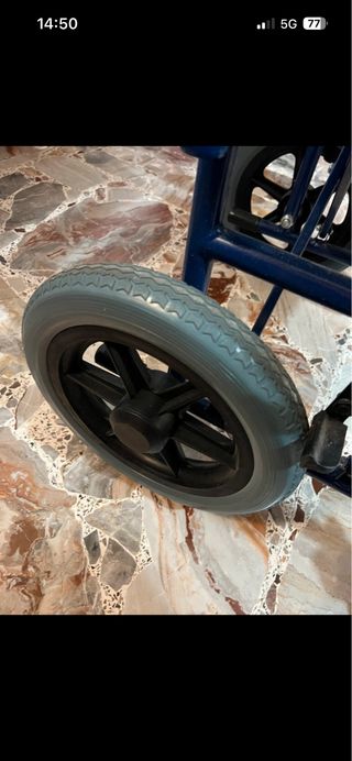 Sedia a rotelle pieghevole blu