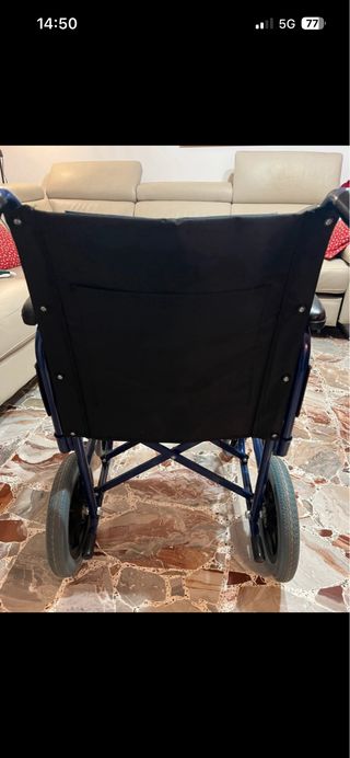 Sedia a rotelle pieghevole blu