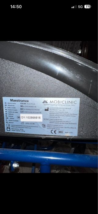 Sedia a rotelle pieghevole blu