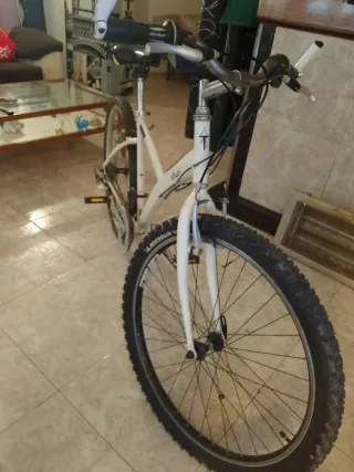 Bicicleta Btwin Blanca .