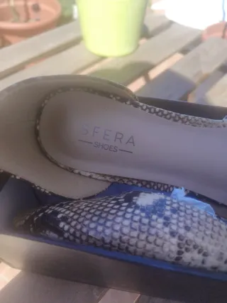 Zapatos efecto piel serpiente T.39 conjunto bolso