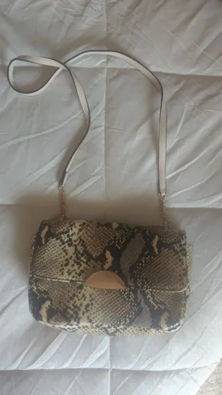 Zapatos efecto piel serpiente T.39 conjunto bolso