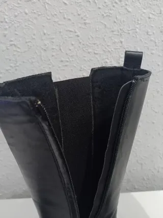 Botas altas de piel negras